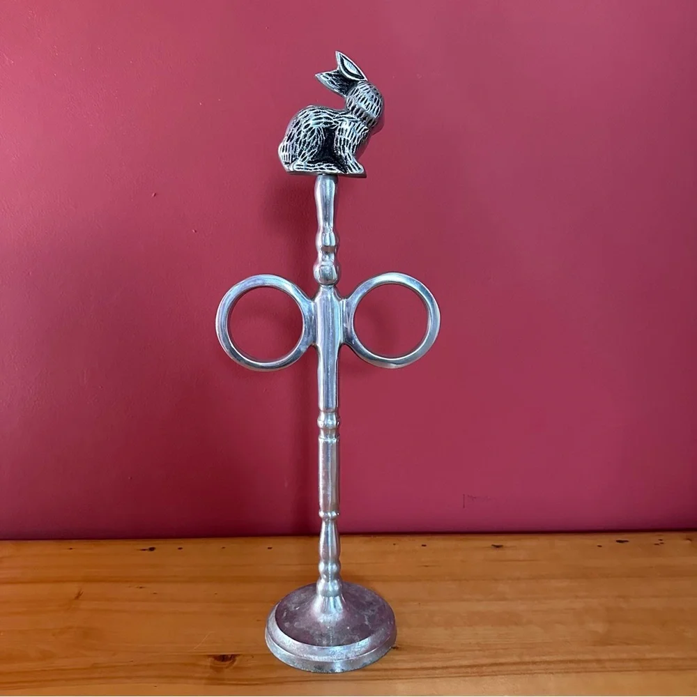 🐇Adorable metal rabbit towel holder